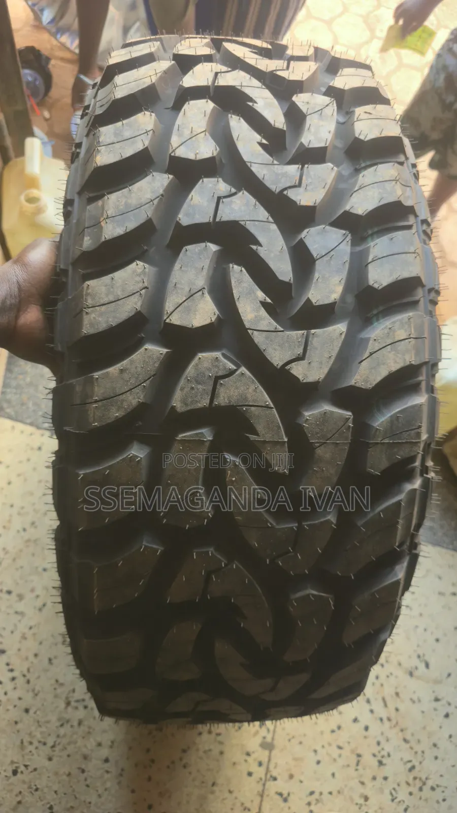 35x12.50r20 Lt Mud Contender