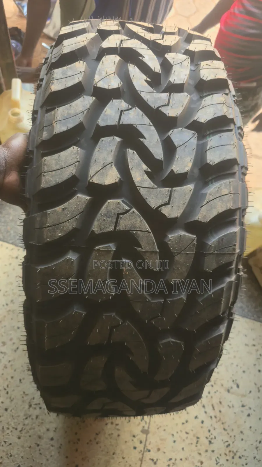 35x12.50r20 Lt Mud Contender