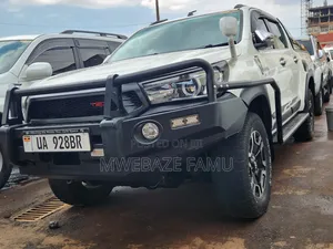 Toyota Hilux 2018 White