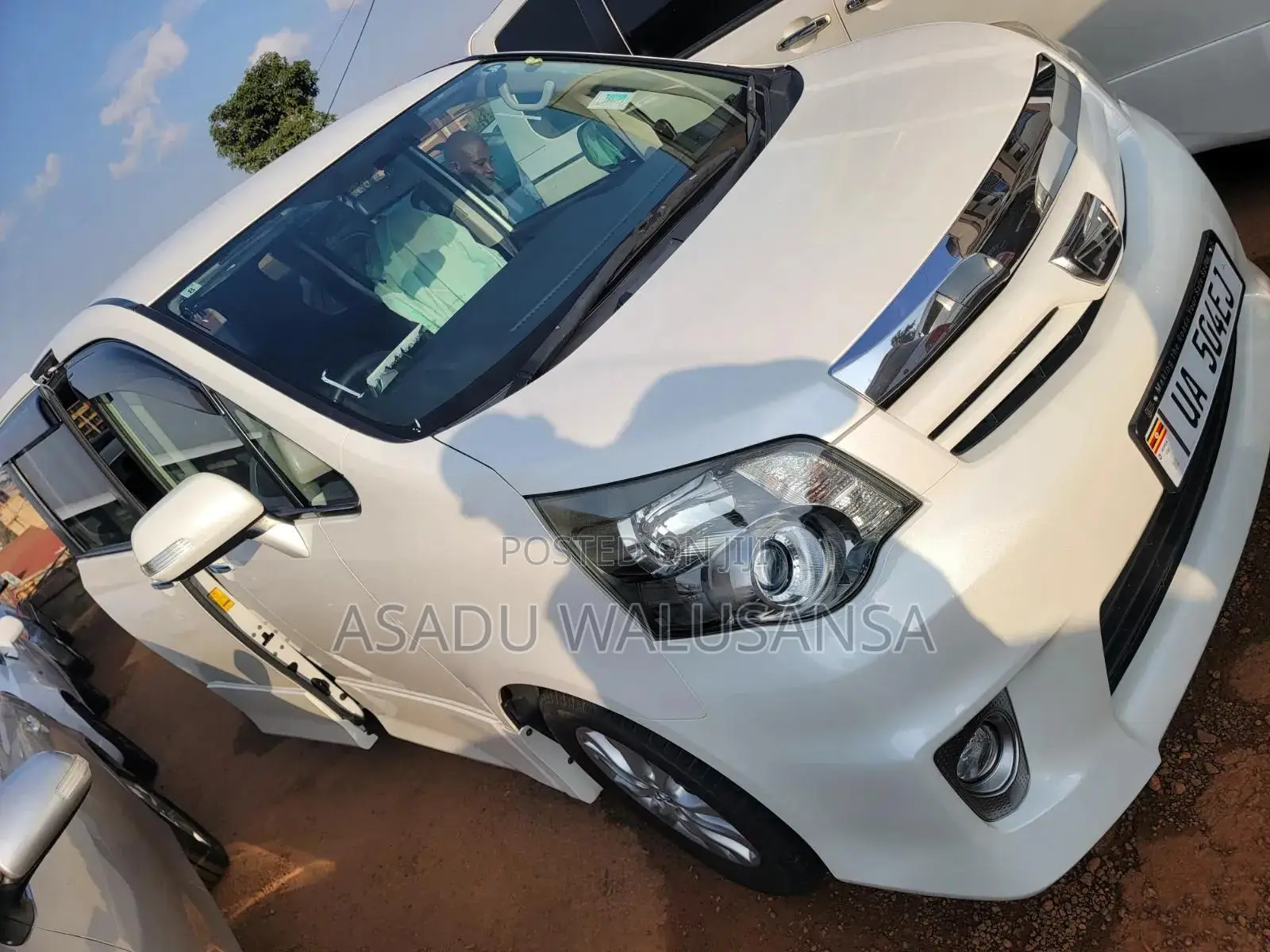 Toyota Noah 2012 White