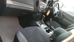 Mitsubishi Pajero 2009 Silver