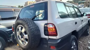 Toyota RAV4 1999 White