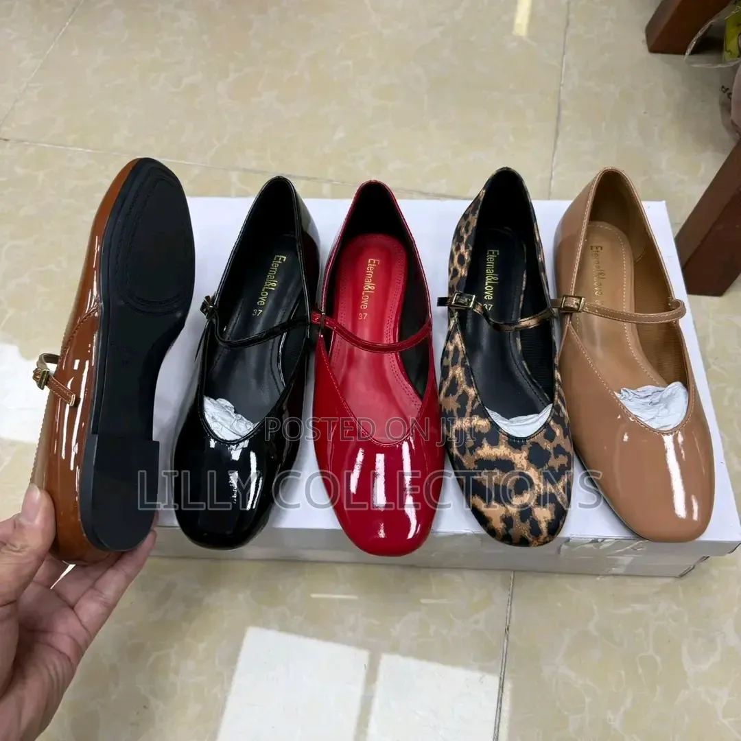 Mouth Trap Flat Shoes