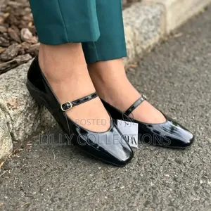 Mouth Trap Flat Shoes