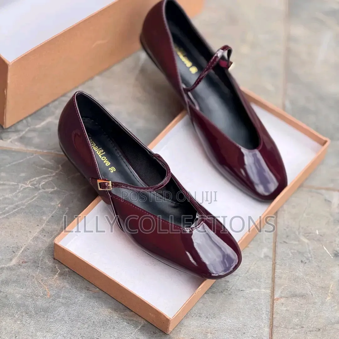 Mouth Trap Flat Shoes