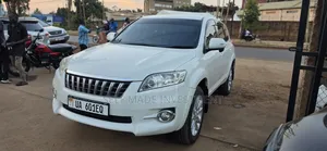 Toyota Vanguard 2011 White