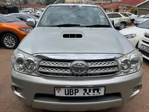 Toyota Fortuner 2011 Gold
