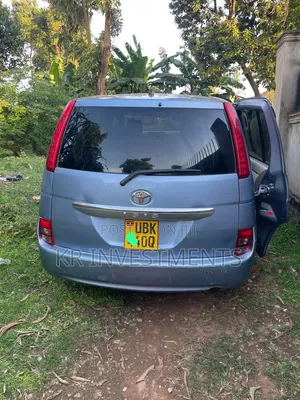 Toyota ISIS 2008 Gray