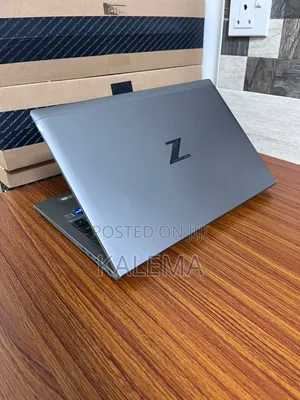 New Laptop HP ZBook Firefly G8 8GB Intel Core i7 SSD 256GB