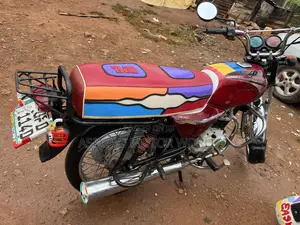 Bajaj Boxer 100 2022 Red