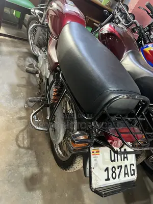 Bajaj Boxer 100 2025 Red