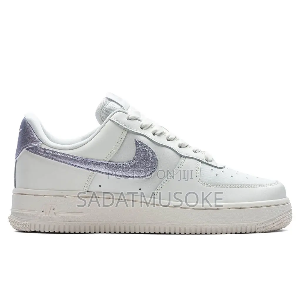 Nike Women's Air Force 1 '07 Dv7470-100