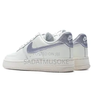 Nike Women's Air Force 1 '07 Dv7470-100