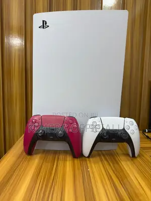 Sony Ps 5 Standard Edition – Slightly Used 2 Controllers + Fifa 26 Cd