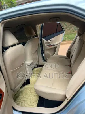 Toyota Premio 2013 Silver