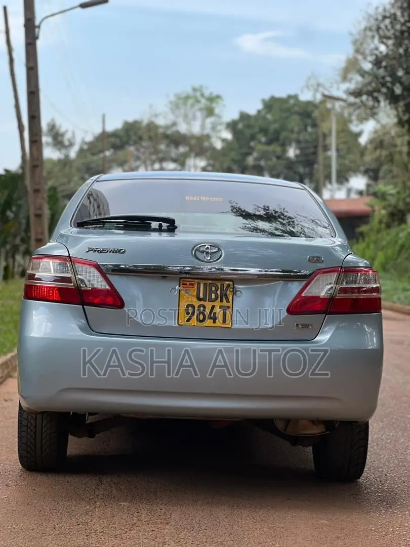 Toyota Premio 2013 Silver