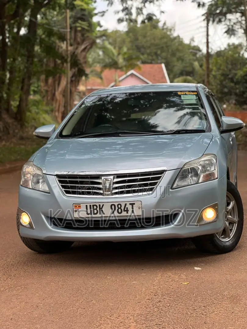 Toyota Premio 2013 Silver