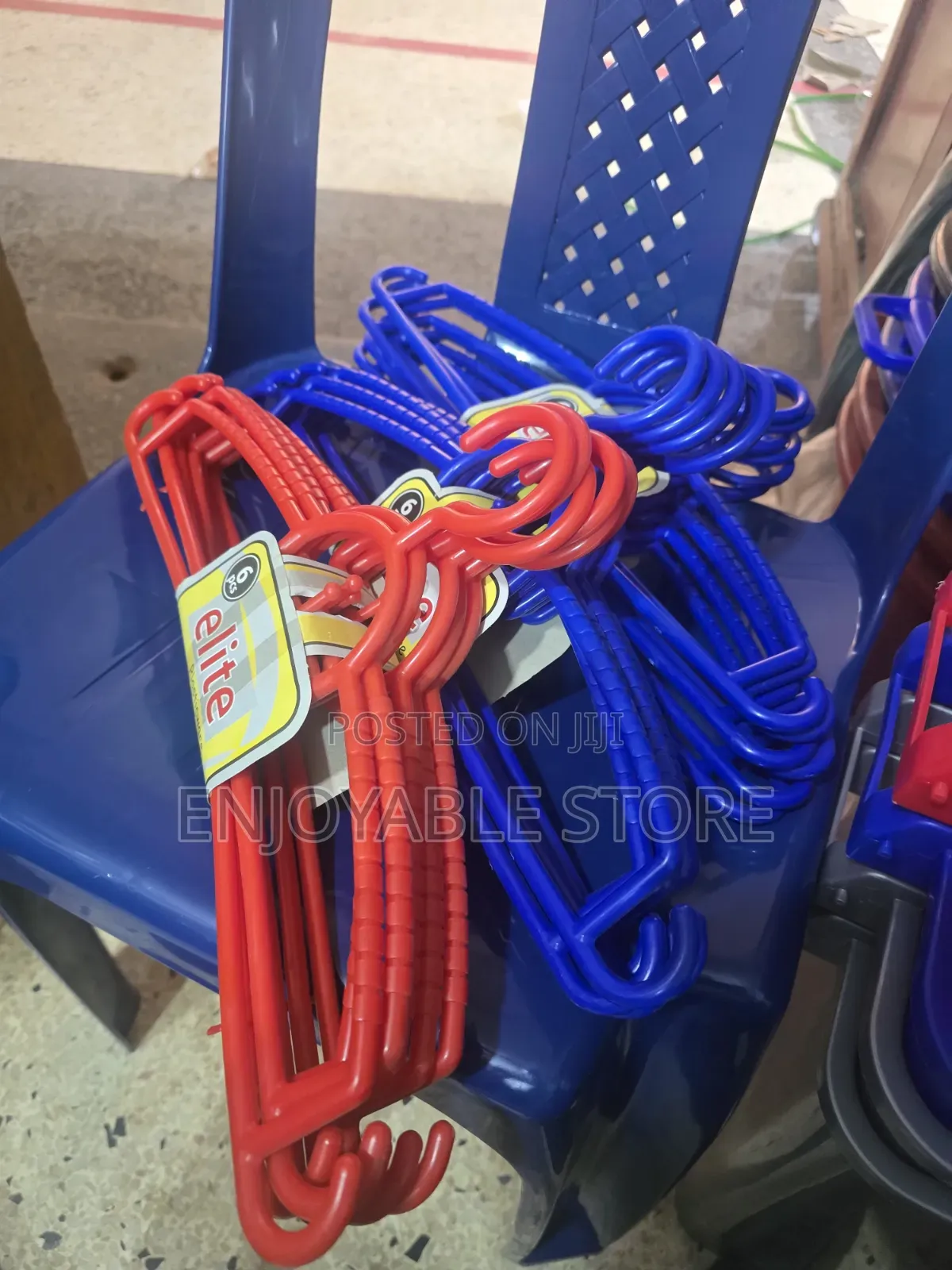 12 PCS Hangers
