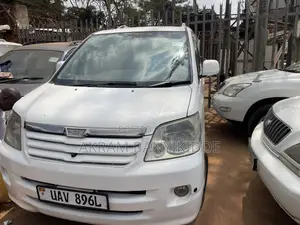 Toyota Noah 2003 White