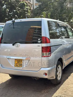 Toyota Noah 2006 Silver