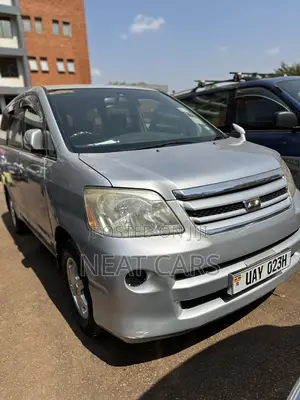 Toyota Noah 2006 Silver