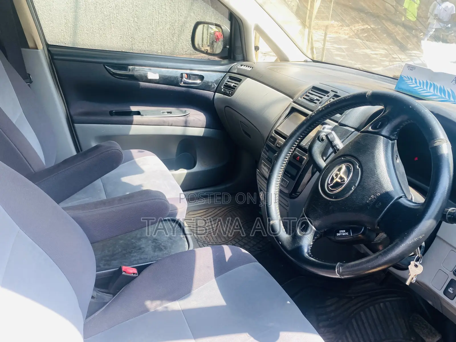 Toyota Ipsum 2004 White