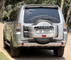 Mitsubishi Pajero 3.2 Di-Dc GLS 2012