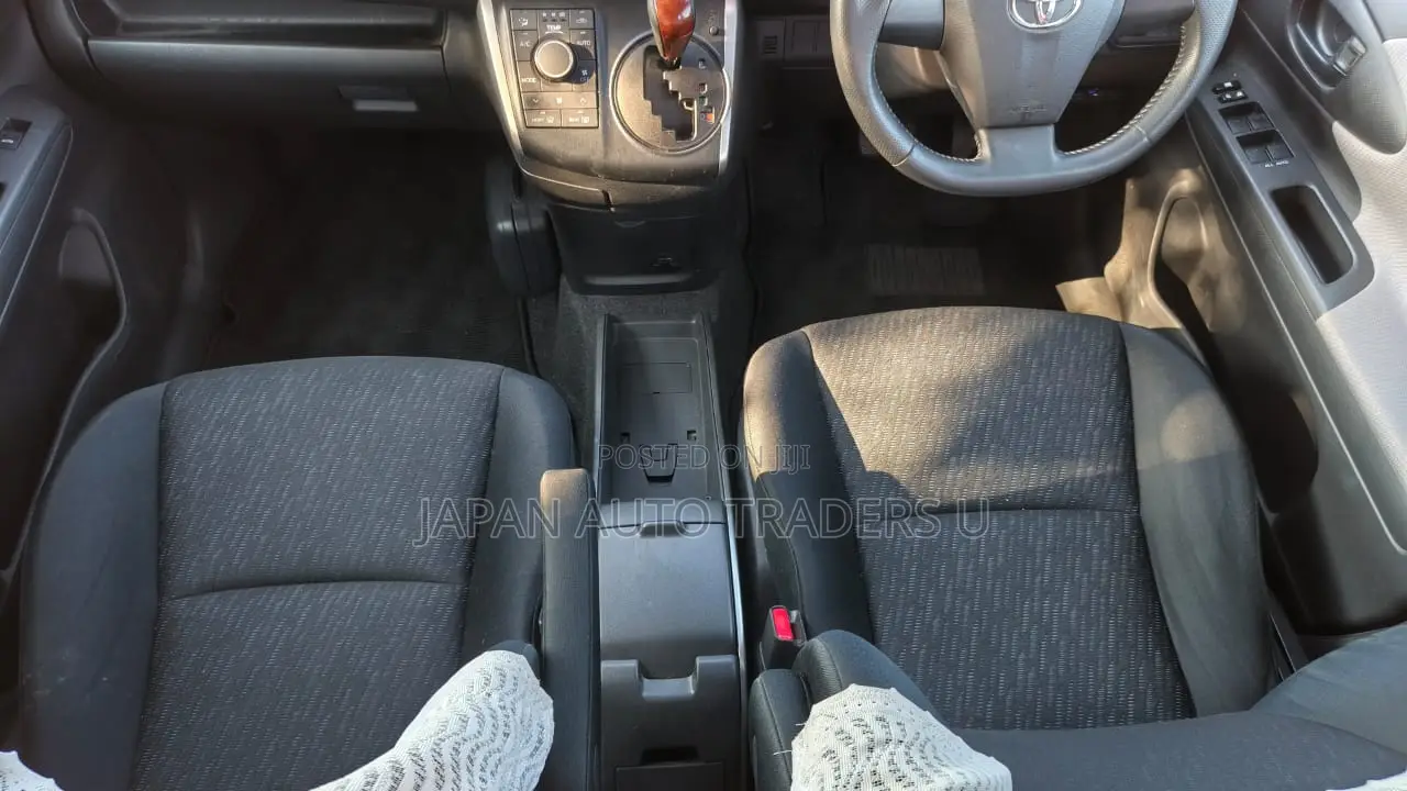 Toyota Wish 2011 Silver
