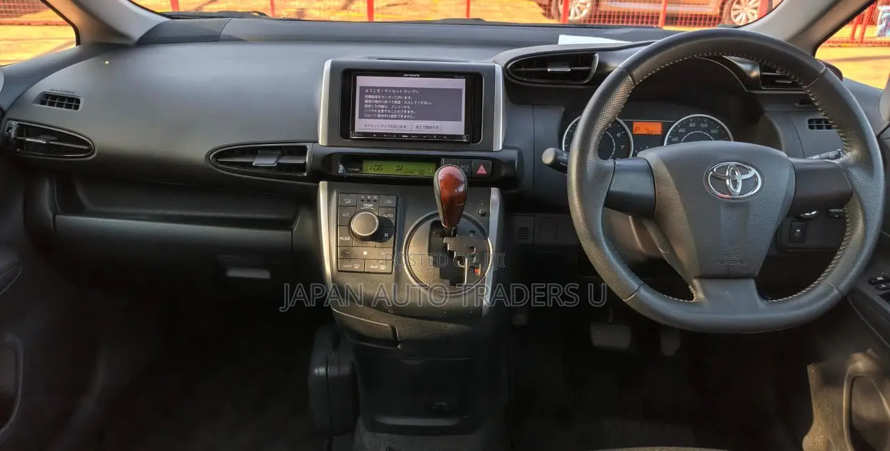 Toyota Wish 2011 Silver