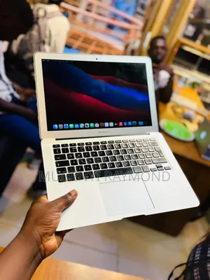 Laptop Apple MacBook Pro 2017 8GB Intel Core i5 SSD 256GB