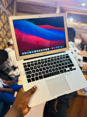 Laptop Apple MacBook Pro 2017 8GB Intel Core i5 SSD 256GB