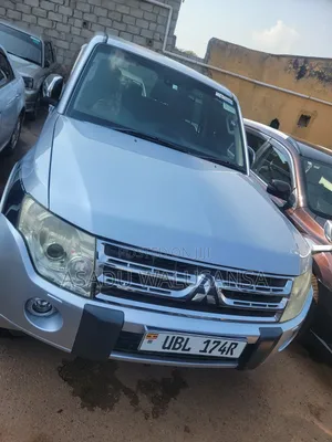 Mitsubishi Pajero 2012 Silver