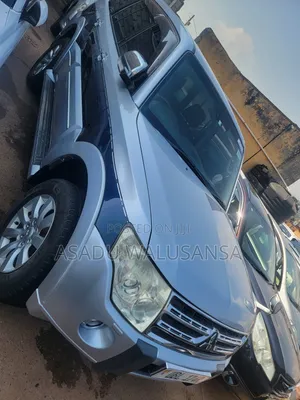 Mitsubishi Pajero 2012 Silver