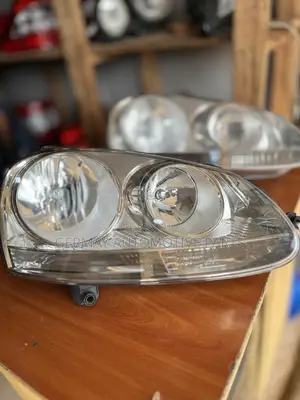 Volkswagen Golf 5 Headlights