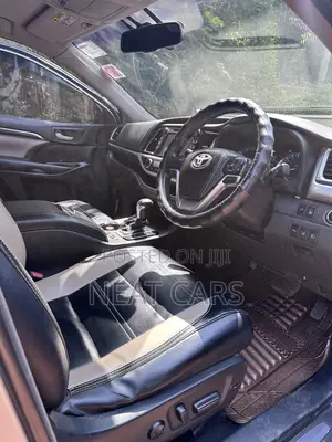 Toyota Kluger 2016 Silver