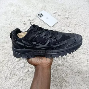 Closed Sports Shoes Sneakers