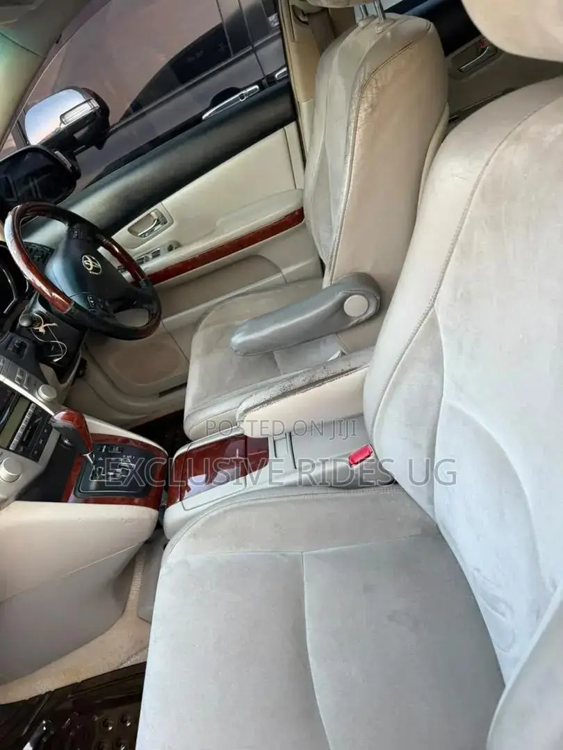 Toyota Harrier 2011 Silver