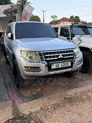 Mitsubishi Pajero 2010 Silver