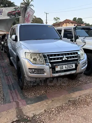 Mitsubishi Pajero 2010 Silver