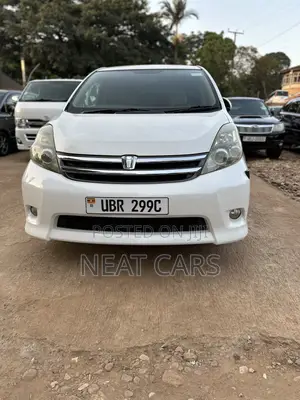 Toyota ISIS 2010 White
