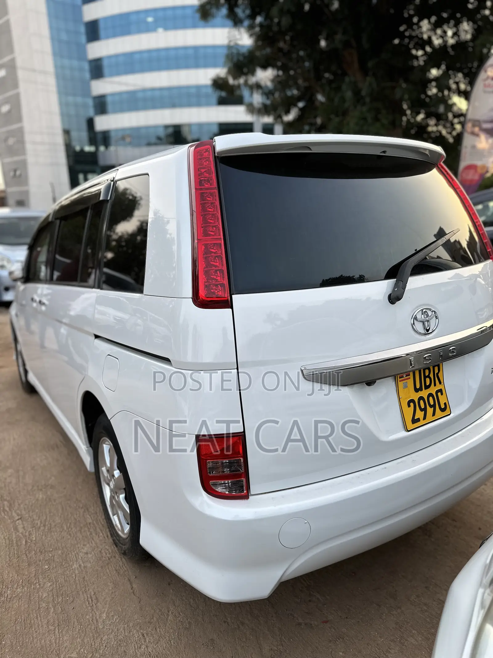 Toyota ISIS 2010 White
