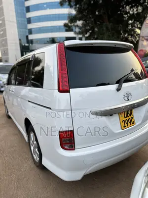 Toyota ISIS 2010 White