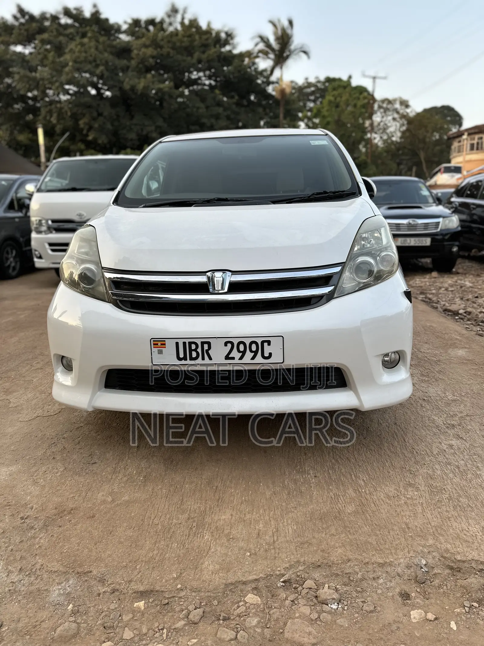Toyota ISIS 2010 White