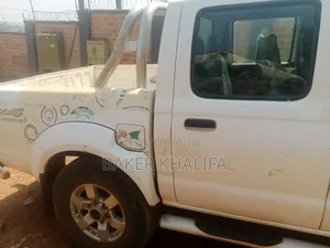 Nissan Hardbody 2014 White