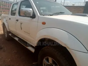 Nissan Hardbody 2014 White
