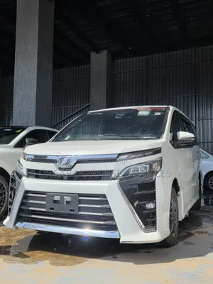 Toyota Voxy 2017 White