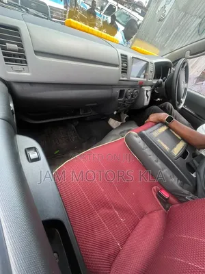 Toyota HiAce 2010 Silver