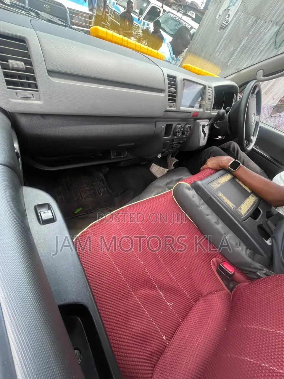 Toyota HiAce 2010 Silver