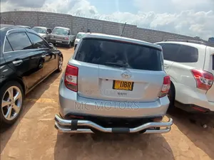 Toyota IST 2010 Silver