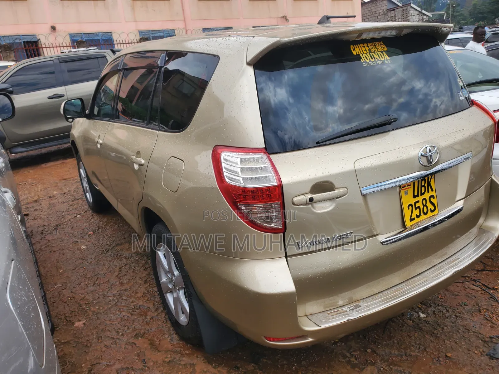 Toyota Vanguard 2010 Gold